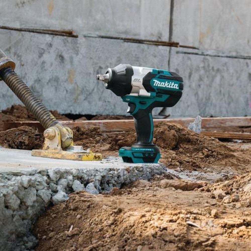 Makita XWT08Z 18V LXT Li-Ion Brushless High Torque 1/2′′ Sq. Drive Impact Wrench (Tool Only)
